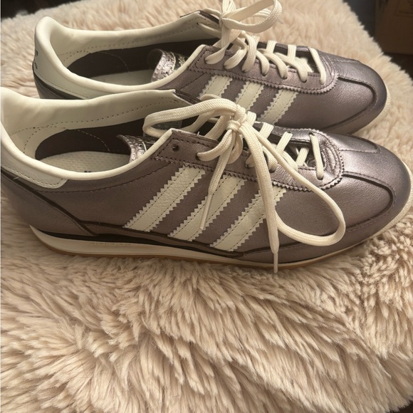 ADIDAS NEW NEVER WORN Women\'s Metallic Purple and White TENNIS Shoes OG SL 70s